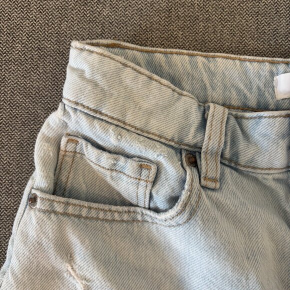 Dynamite | Light Wash Distressed High-Waisted Denim Shorts – Size 25 - Picture 4 of 6